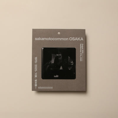 sakamotocommon OSAKA オフィシャルグッズ：マグネット バシェの音響彫刻と坂本龍一（L）